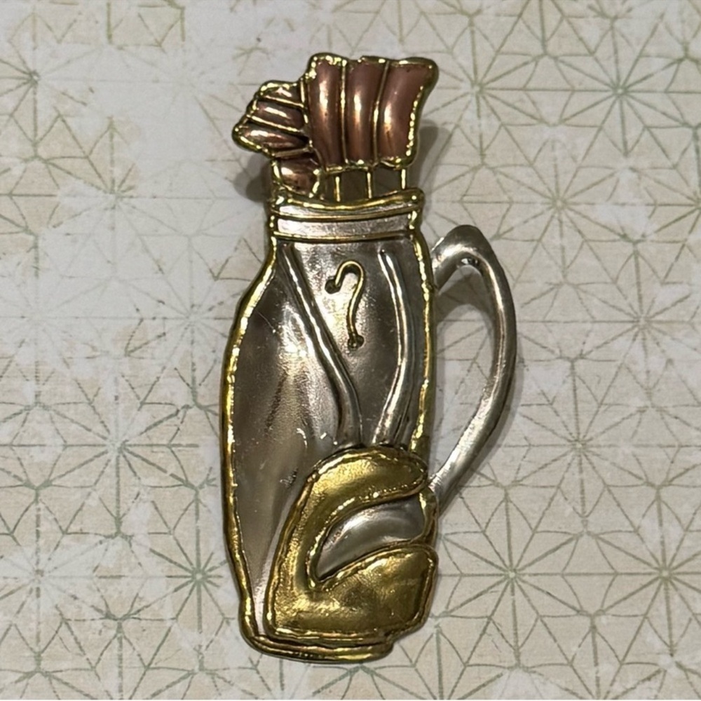 VINTAGE BRUTALIST GOLF BAG BROOCH PIN
